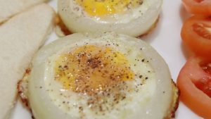Eggs in onion rings