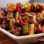 How to prepare delicious chicken skewers at home